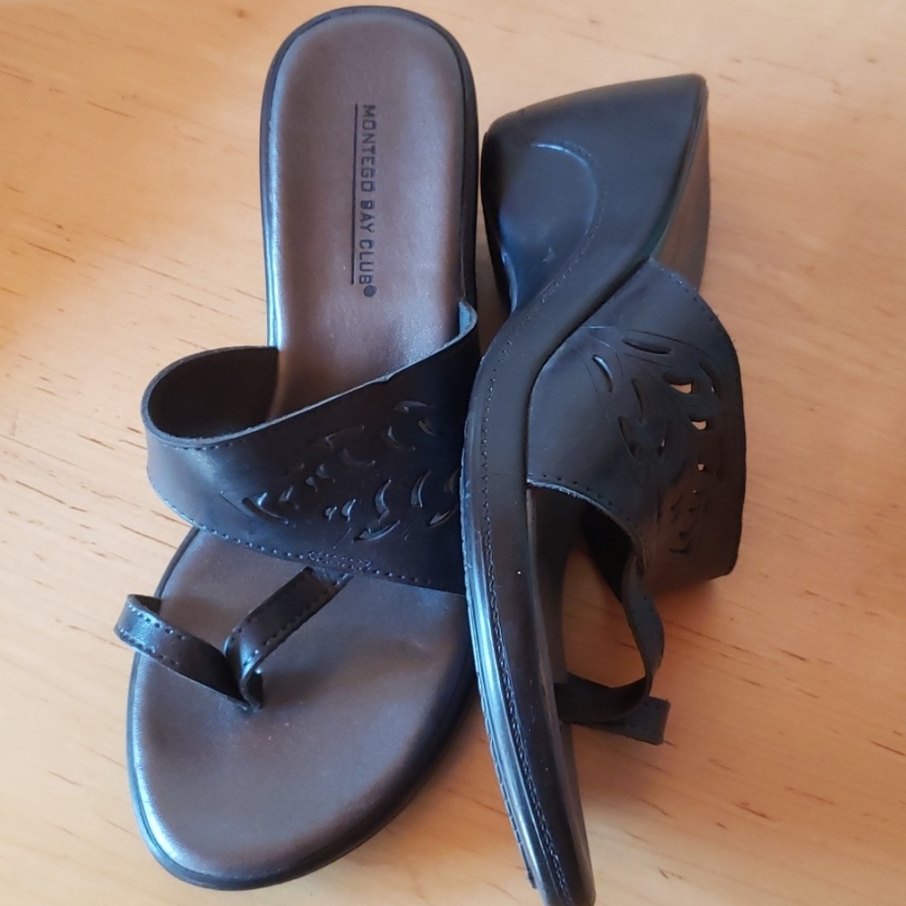 Sandals Leather upper, Black. EUC, SZ 9